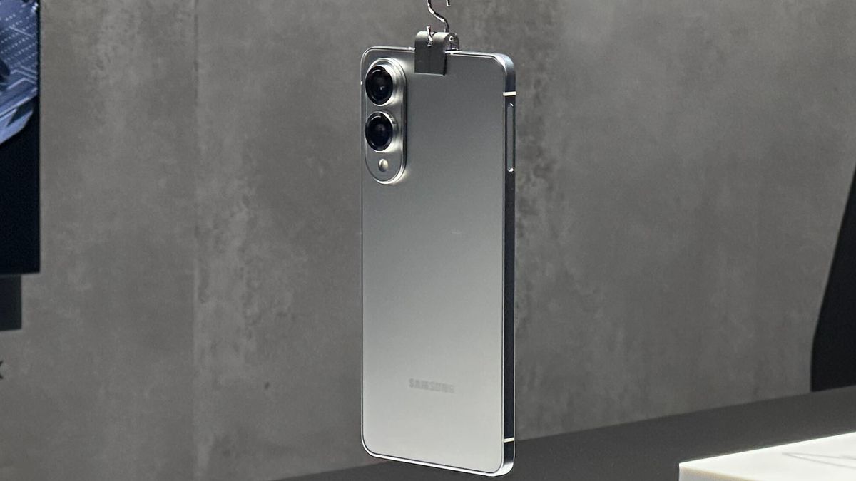 The Galaxy S25 Edge might surprise with higher prices for certain models The Galaxy S25 Edge might surprise with higher prices for certain models