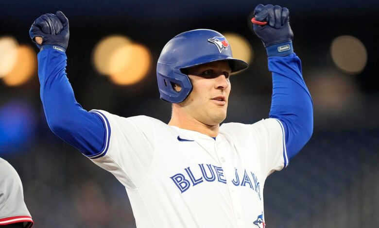 MLB news: Blue Jays outfielder makes miraculous catch after falling down MLB news: Blue Jays outfielder makes miraculous catch after falling down