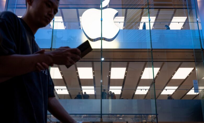 Apple notifies new victims of spyware attacks across the world Apple notifies new victims of spyware attacks across the world
