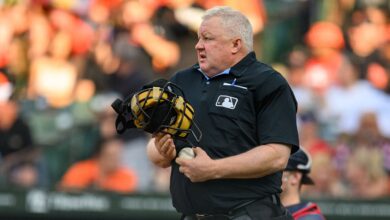 MLB umpire curses himself out after missing call