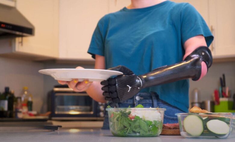 World’s first touch-sensing bionic hand with lightning-fast response World’s first touch-sensing bionic hand with lightning-fast response